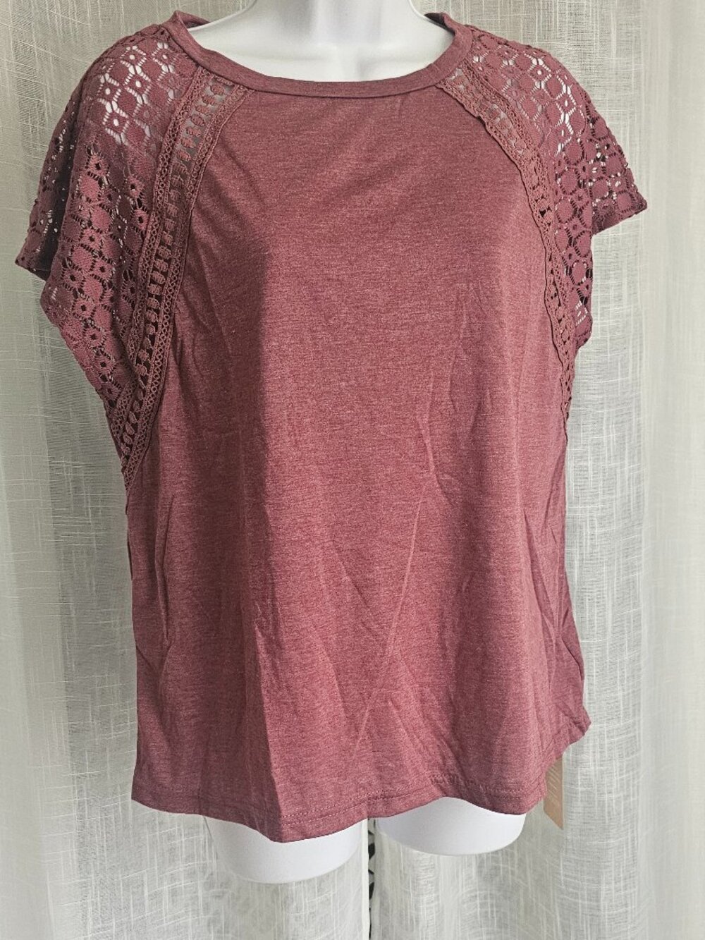 Women's Eyelet Sleeve Crew Neck Blouse Pale Red Size US 8/10 NWT